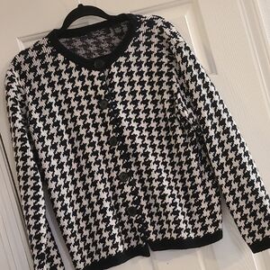 Classic Houndstooth Button-Front Cardigan Sweater - Black & White